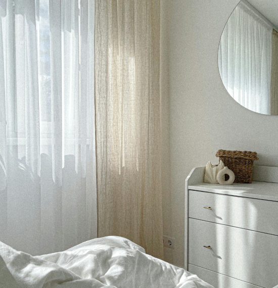 Gardiner efter mål i soveværelse